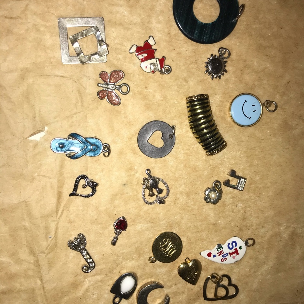 3 for 25.00 Lot of 15 Necklace Charms - Picture 3 of 8